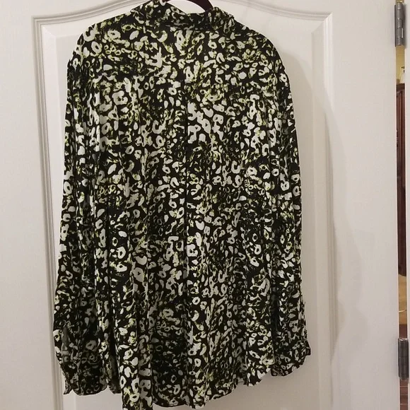 Rock & Republic Leopard Print Long Sleeve Button Down Shirt - Picture 4 of 7
